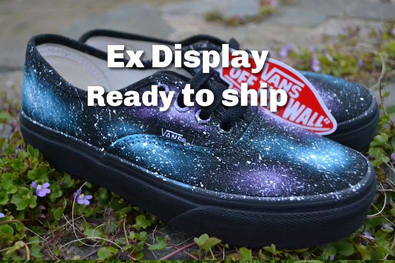 UK 2 noi bambini 2,5 Galaxy Vans, pronti per la spedizione si prega di leggere descrizione per i dettagli. Possono essere ex esposizione hanno UK 2 noi bambini 2,5 Galaxy Vans, pronti per la spedizione si prega di leggere descrizione per i dettagli. Possono essere ex esposizione hanno