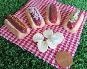 18" Doll's Roasted/Grilled Hotdog(1) in a Bun, Potato Chips (6)  with napkin and plate *** 1:3 Scale