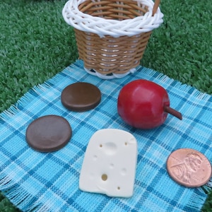 18" Doll Cheese wedge, ginger cookies, red apple with a napkin in a basket *** 1:3 Scale