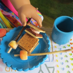 1:3   1/3 Scale S&#39;MORES for 16-22&quot; dolls *** Includes Roasted marshmallows, GRAHAM crackers, MARSHMALLOWS on a stick and a napkin