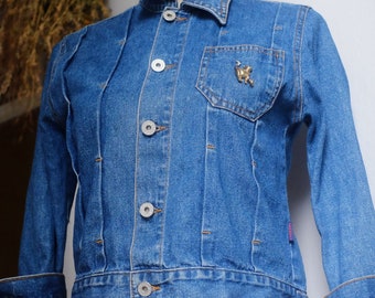 Vintage HAMNET Blue Jeans Classic Jacket Women Size Small Denim Trucker Jacket Front Decorative Darts Grunge Coat Denim Blazer + Cat Brooch