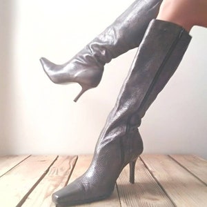 Vintage High Heels Boots SquareToe Knee Length Shiny Golden Brown Size 8US /6UK /39EU Embossed Mesh Faux Leather Zippered Glossy Sexy Shoes