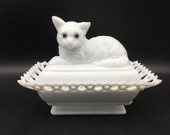 Vintage White Milk Glass Westmoreland Dish With Kitty Cat Lid