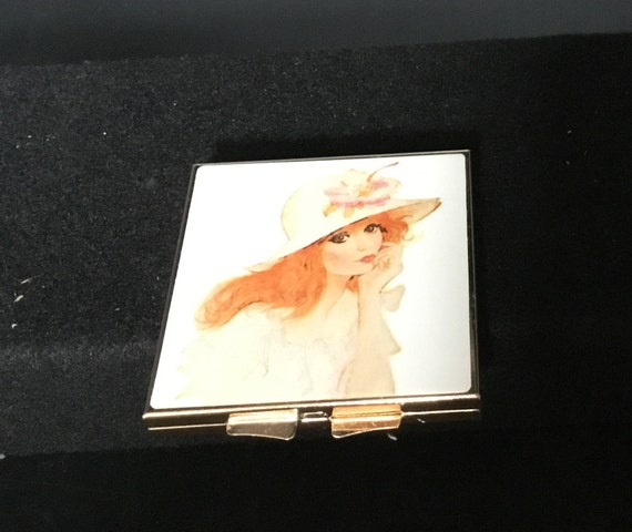 Unmarked Lady in Hat Compact - image 1