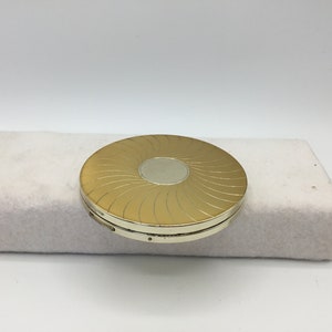 Vintage Compact with Spoke Design