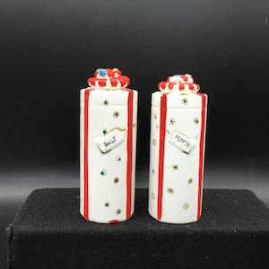 Napco Christmas Packages Shakers - 1962