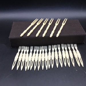Vintage Plastic Cocktail Party Picks - Set of 25