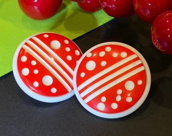 Vintage carved plastic earrings - 80’s Red and White post earrings - Polka Dot earrings
