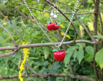 Délicieux collier de pomme rouge et ensemble de boucles d’oreilles