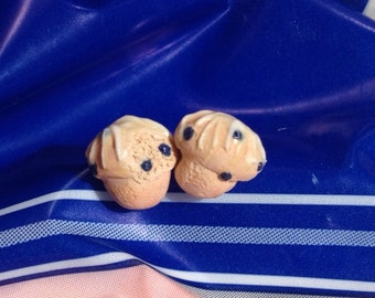 Délicates boucles d'oreilles de petit Blueberry Muffin
