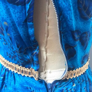 Vintage 1950s Blue Hawaiian Dress Gold Trim Full Skirt Short Sleeve Waist-24 image 6