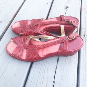 Vintage 1940s Wedge Sandals Red Snake Skin Size 7.5 8 image 5