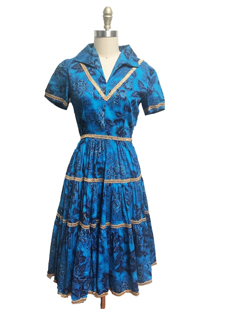 Vintage 1950s Blue Hawaiian Dress Gold Trim Full Skirt Short Sleeve Waist-24 image 2