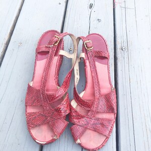 Vintage 1940s Wedge Sandals Red Snake Skin Size 7.5 8 image 2