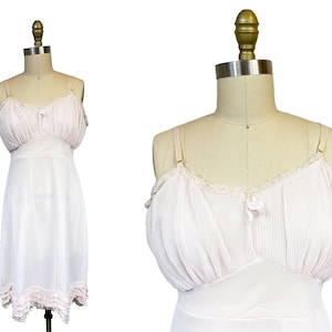 Vintage 1960s Baby Rosa Slip Nachthemd - Bogenkante Rüschen Rüsche Plissee Spitze Details Taille: 30&quot;