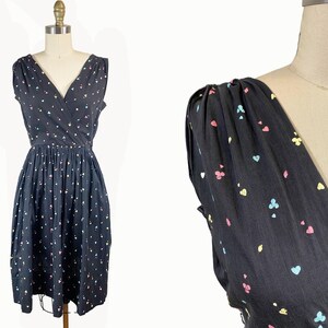 Robe imprimée cartes trèfle coeur vintage des années 1950 - Coton imprimé Saint Valentin bleu rose bleu jaune