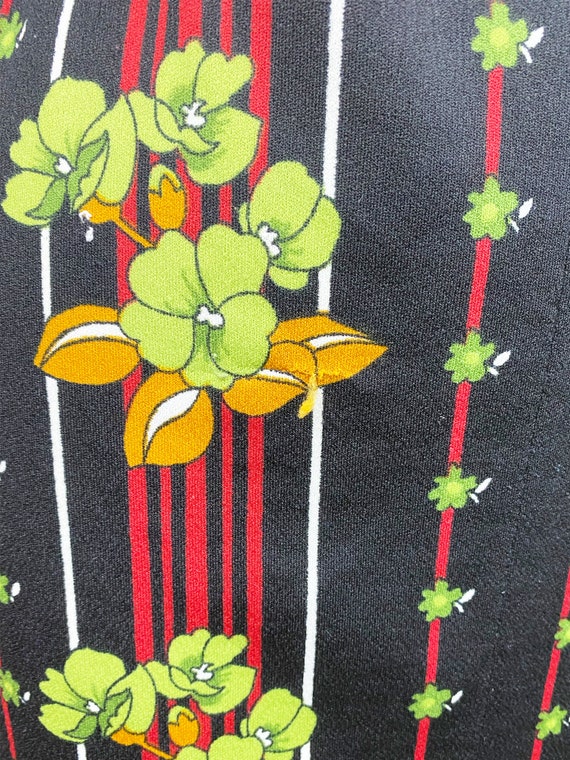 Vintage 1970s Green Floral Black Red Striped Long… - image 5