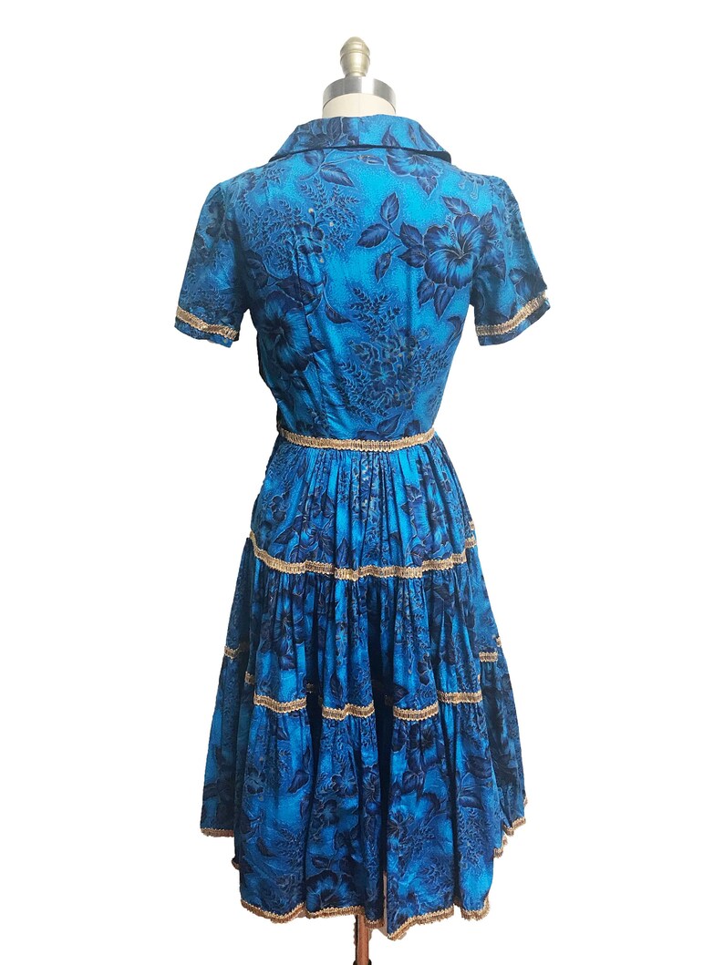 Vintage 1950s Blue Hawaiian Dress Gold Trim Full Skirt Short Sleeve Waist-24 image 5