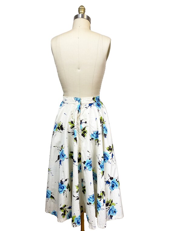 Vintage 1950s White Blue Rose Circle Skirt - High… - image 4