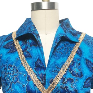 Vintage 1950s Blue Hawaiian Dress Gold Trim Full Skirt Short Sleeve Waist-24 image 4