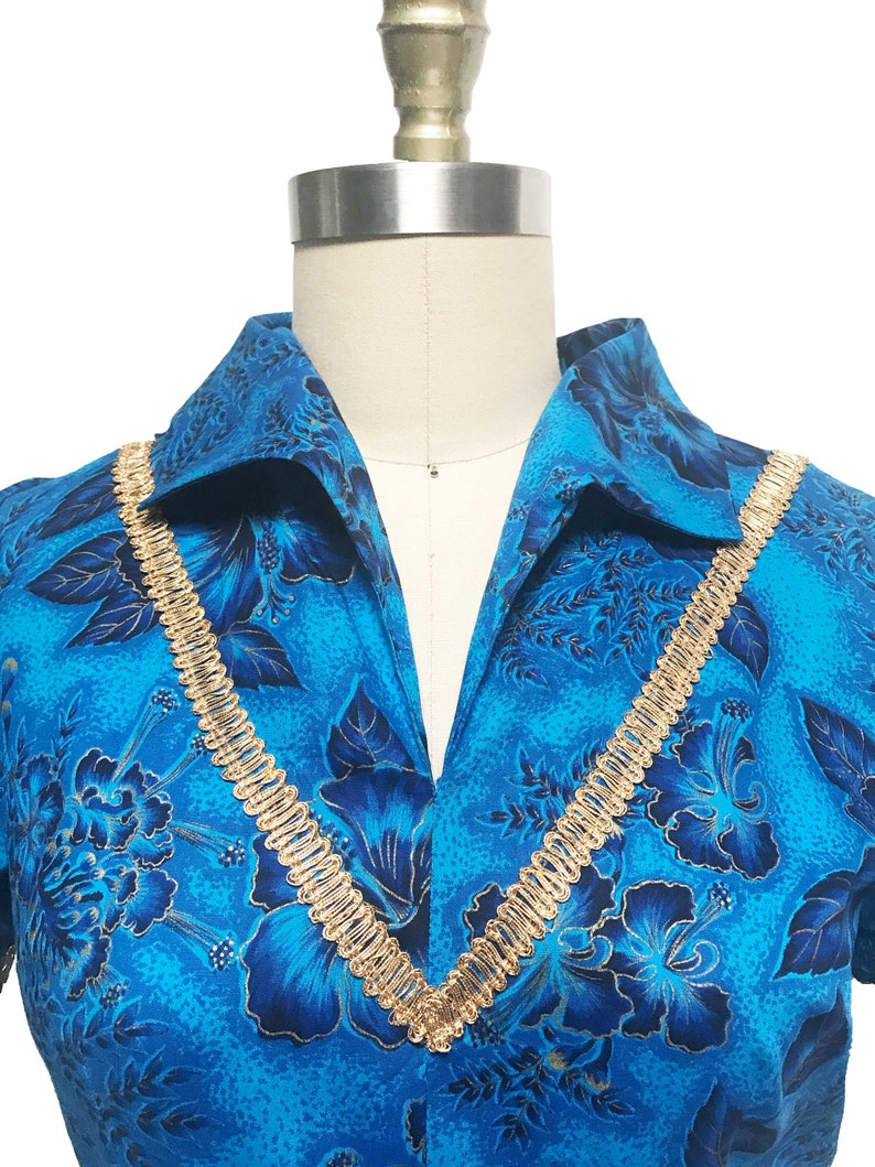 Vintage 1950s Blue Hawaiian Dress Gold Trim Full Skirt Short Sleeve Waist-24 image 4