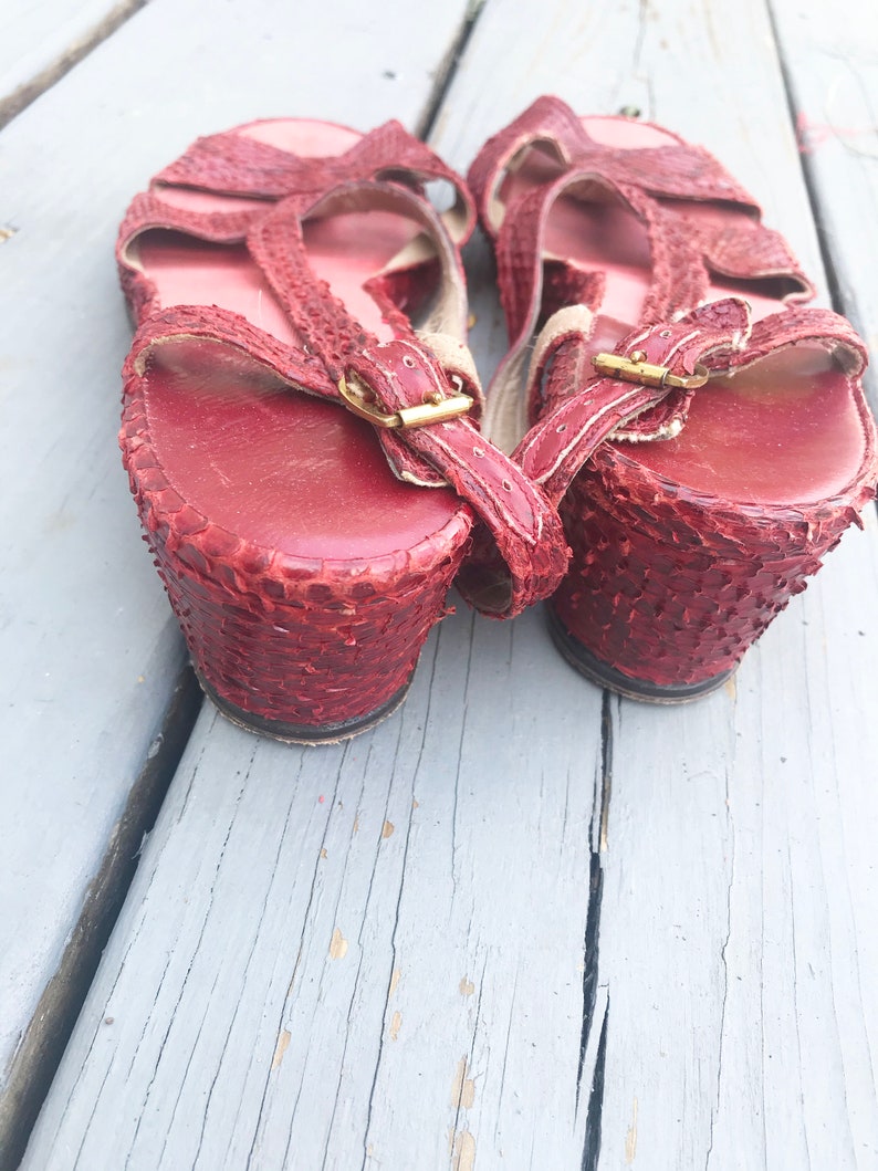 Vintage 1940s Wedge Sandals Red Snake Skin Size 7.5 8 image 6