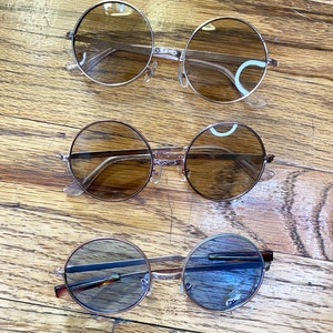 Lunettes de soleil rondes vintage RARE des années 1960 - Montures en fil d&#39;or avec verres bleu ambré John Lennon