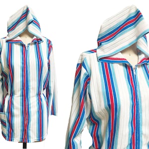 Vintage jaren 1970 rood wit blauw gestreepte badstof strandkleed met capuchon met ritssluiting aan de voorkant Maat: Large/ Extra Large