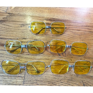 Gafas de sol vintage amarillas de los años 70 - Plateadas, cuadradas, para hombre, de Miedo y asco en Las Vegas