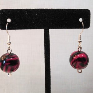 Women&#39;s Round Hot Pink and Black Zebra Striped Dangle Earrings