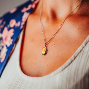 Mood Necklace - Oval Pendant Necklace Color Changing with Temperature - Mood Jewelry Sets