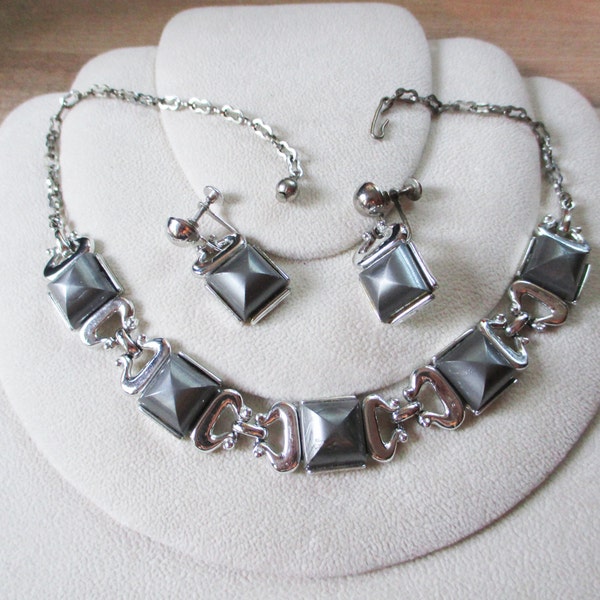 Vintage, Retro  Hollywood Regency era - 1950's  Necklace and Earring set - possibly Coro - unique design..COMBINED SHIPPING-estate find!