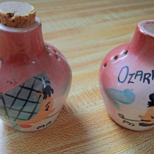 Vintage, Retro Salt & Pepper set -  Ma and Pa - marked Ozarks  from a collection of over 400 pairs - We combine shippimg -   - Estate find!