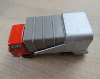 Vintage 1967 Refuse (Garbage) Truck  Matchbox No. 7  by Lesney/England From collection of Diecast toys from toy collector collection!
