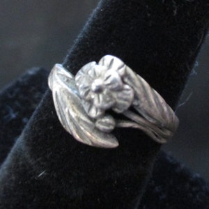 Vintage, Retro  Sterling - 925 Flowered ring  - Estate FInd!