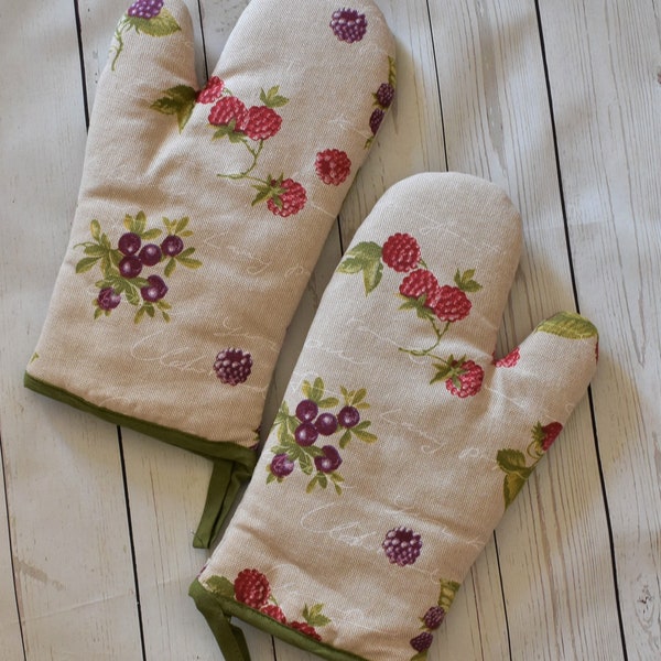 Botanical oven mitts wild strawberries mitt, kitchen farmhouse decor, cottage kitchen gloves, gifts for hostess, dauther, mother's