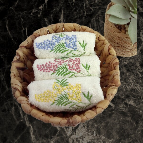 Gant de toilette pour le visage, le corps. Broderie mimosa. Petite serviette de table carrée pour invités. Essuie-mains éponge doux. Serviettes spa en mimosa. Idées cadeaux uniques