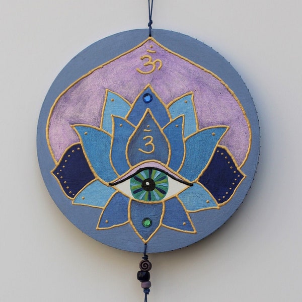 Geluk en bescherming Wanddecoratie met Lotus Symbool en Om in Paars blauw, Derde Oog Voorhoofd Chakra Wellness Decoratie voor Meditatie en Intuïtie