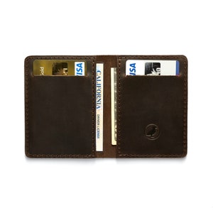 Schlankes Kreditkartenetui, Kreditkartenetui aus Distressed-Leder, schmales Taschenportemonnaie, kleines Ausweisportemonnaie, faltbares Portemonnaie aus feinem Leder