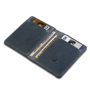 Cartera plegable vertical de piel. minicartera para tarjetas. Cartera para tarjetas de crédito de piel envejecida. cartera plegable de cuero. tarjetero con bolsillo frontal