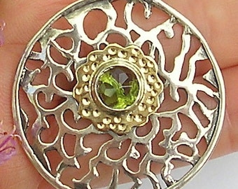 Halsband med grön sten i silver, hamrad guldblomma, handgjort runt hänge Tillverkat i Israel