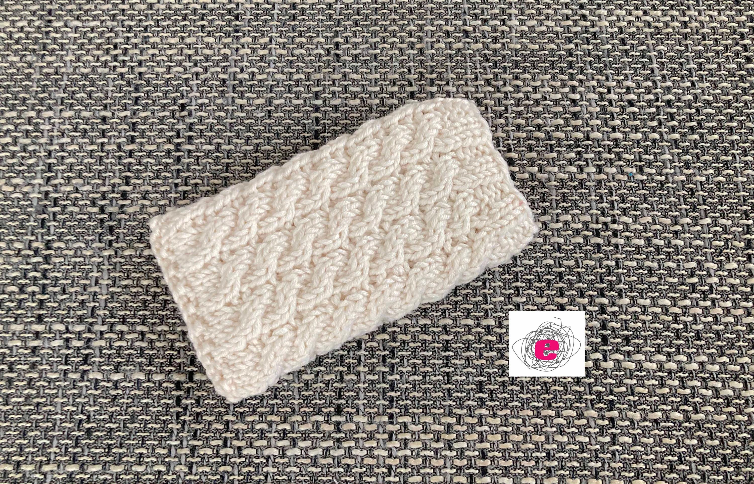 Cellphone Sleeve, knitted Smartphone pouch white