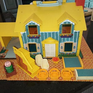 1969 Fisher-Price Toys mid-Century Little People Play Family House #952 RENOVATED