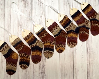 Set de regalo de calcetines para recién nacidos tejidos a mano en tonos tierra