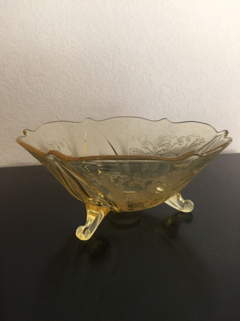 *free shipping Vintage yellow depression glass bowl