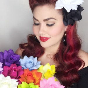 Sassy Rosie: una pinup va a una rosa soltera