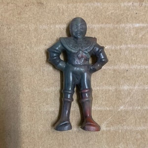 Vintage 1950&#39;s Captain Video Post Cereal Premium Gray Spaceman Alien Hands on Hips 45mm plastic toy figure Raisin Bran reddish Marbling grey