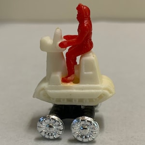 LP Space toy Imperial Apollo Moon Exploring Cattrac pojazd 1970 zestaw do zabawy część miniatura Hong Kong astronauta siedzący na wózku na kółkach plastik