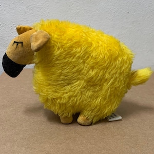 1950&#39;s Lamb plush stuffed vintage rare animal yellow black retro wood chips Japan carnival prize dime store toy Vendor novelty sheep 7&quot; long