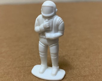 Vintage Spaceman Astronaut white 40mm Mercury Suit obscure play set figure 1980&#39;s rare hard plastic 1 1/2&quot; tall vintage toy space soldier